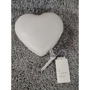 A New Day Travel Jewelry Box Cream Heart